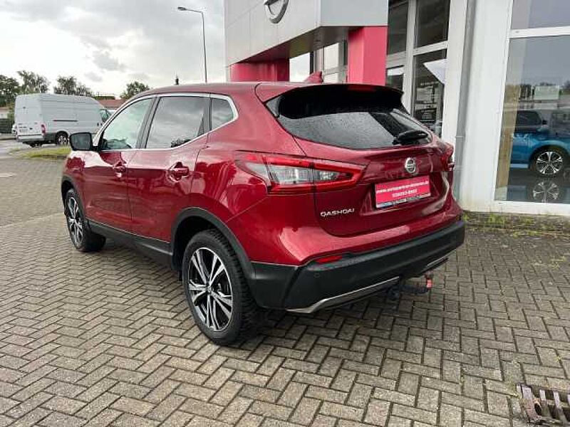 Nissan Qashqai 1.3 DIG-T 6MT N-CONNECTA AHK