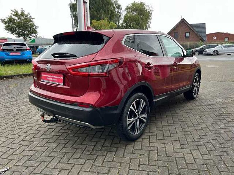 Nissan Qashqai 1.3 DIG-T 6MT N-CONNECTA AHK