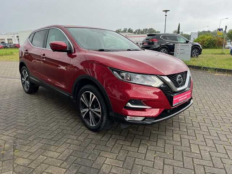 Nissan Qashqai 1.3 DIG-T 6MT N-CONNECTA AHK