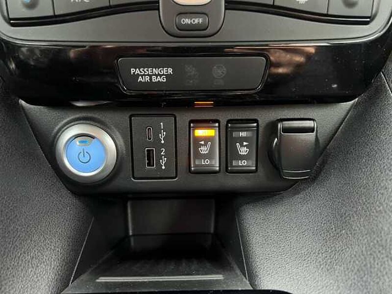 Nissan LEAF 40kWh 150PS LEAF10 OPTION Blau/Schwarz