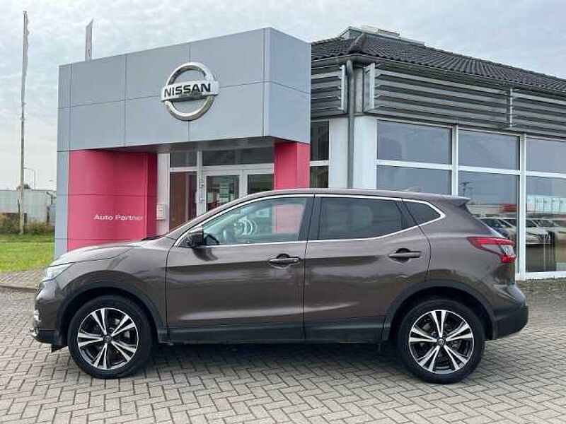 Nissan Qashqai 1.3 DIG-T 6MT 4x2 N-Connecta AHK