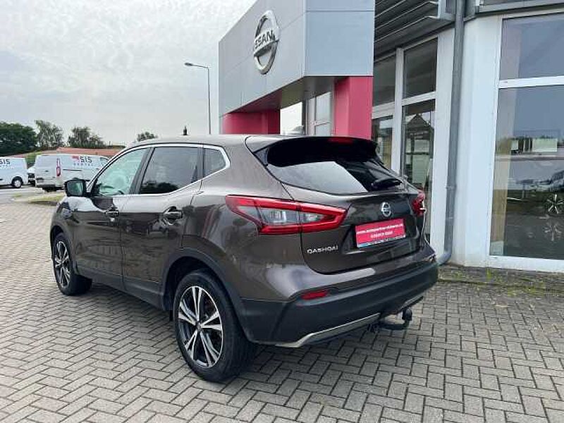 Nissan Qashqai 1.3 DIG-T 6MT 4x2 N-Connecta AHK