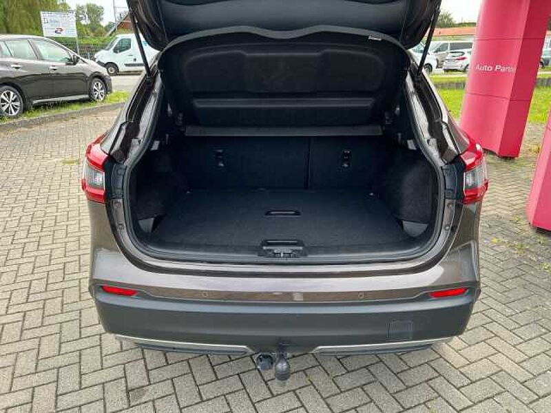 Nissan Qashqai 1.3 DIG-T 6MT 4x2 N-Connecta AHK