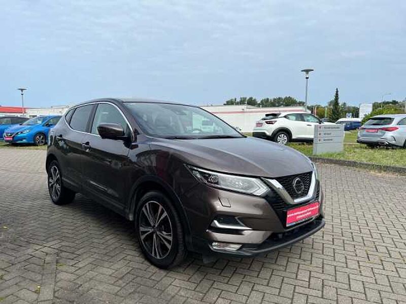 Nissan Qashqai 1.3 DIG-T 6MT 4x2 N-Connecta AHK